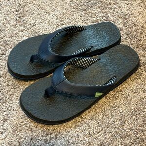 Navy blue flip flops; size 8; Sanuk